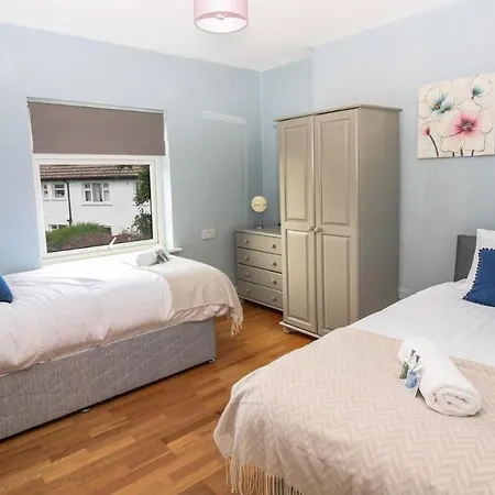 Spacious In Popular Salthill * Galway
